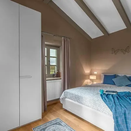 Nova Vas Sleeps 8 Pool Air Con Wifi Nova Vas (Porec)