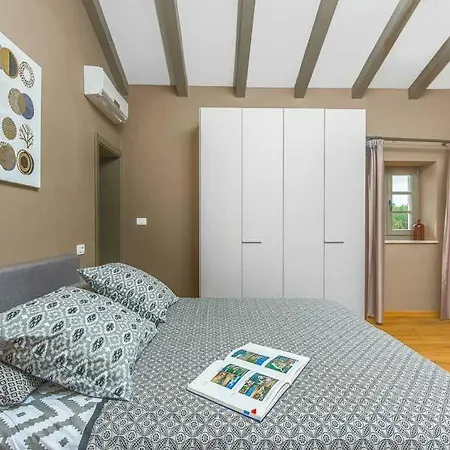 Nova Vas Sleeps 8 Pool Air Con Wifi Villa *